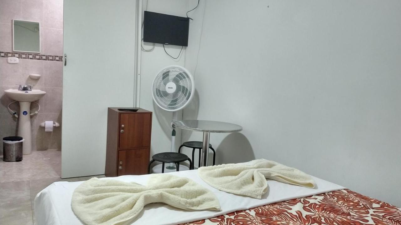 Hea Hospedaje Cerca Al Estadio Y La 70 Hotel เมเดยิน ภายนอก รูปภาพ