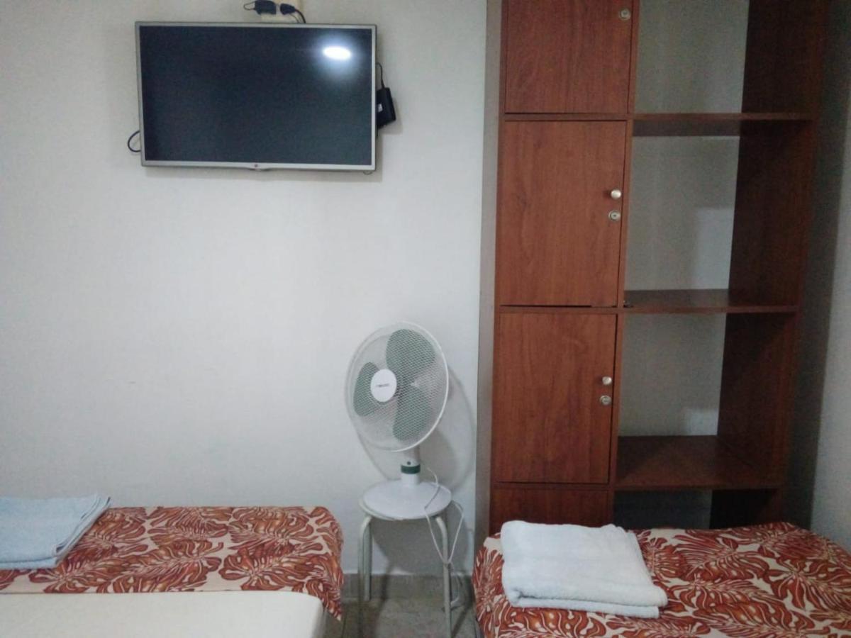 Hea Hospedaje Cerca Al Estadio Y La 70 Hotel เมเดยิน ภายนอก รูปภาพ