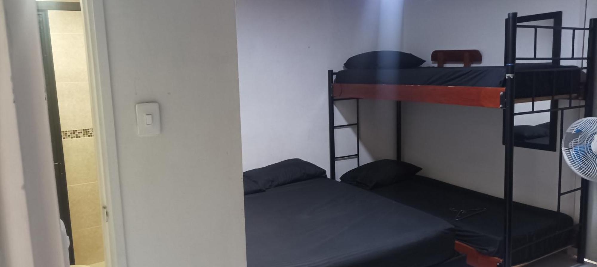 Hea Hospedaje Cerca Al Estadio Y La 70 Hotel เมเดยิน ห้อง รูปภาพ